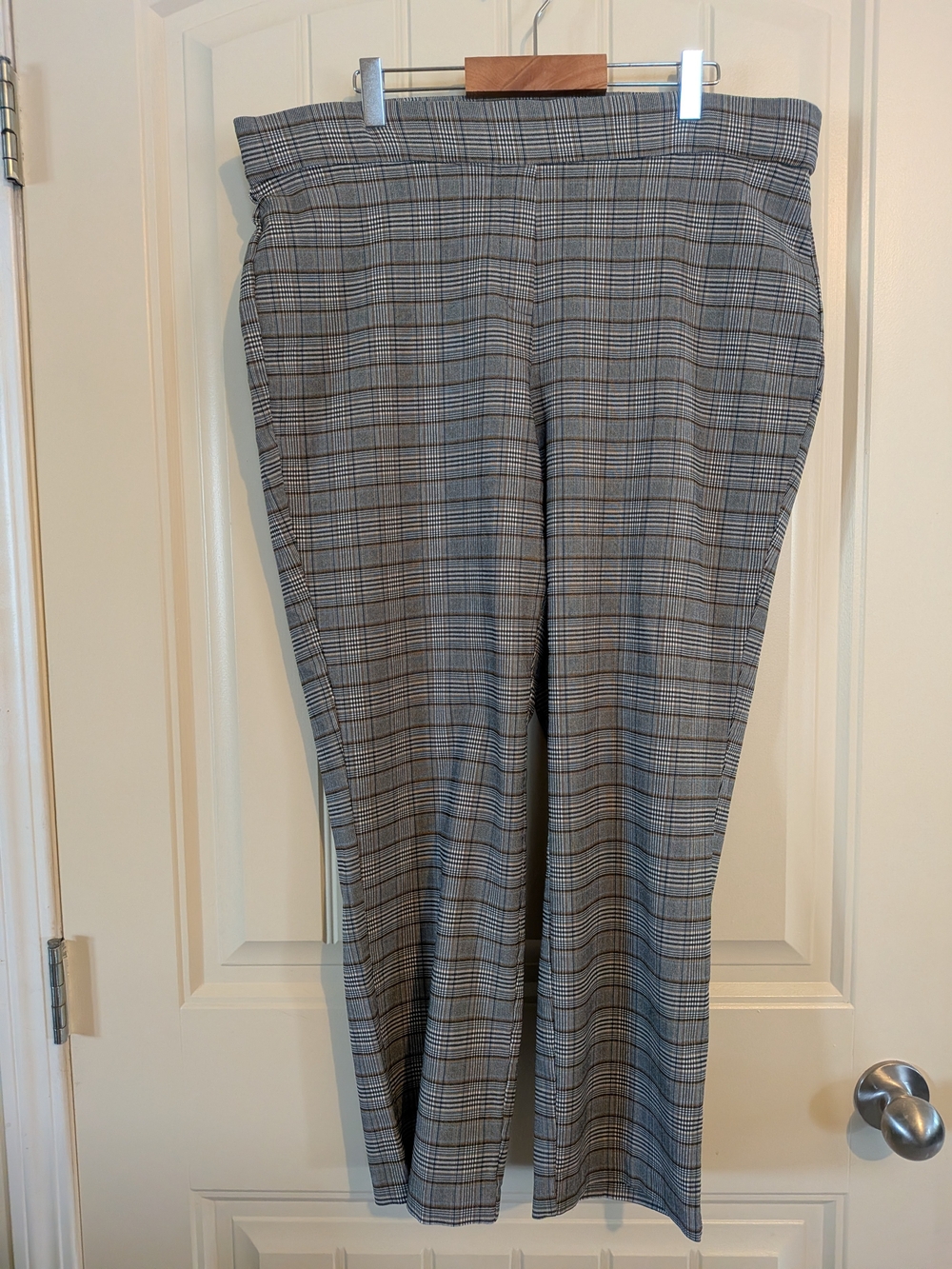 4/$45 - NWOT Plaid Pull On Cropped Trousers Pants